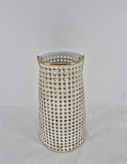 HW224 lantern